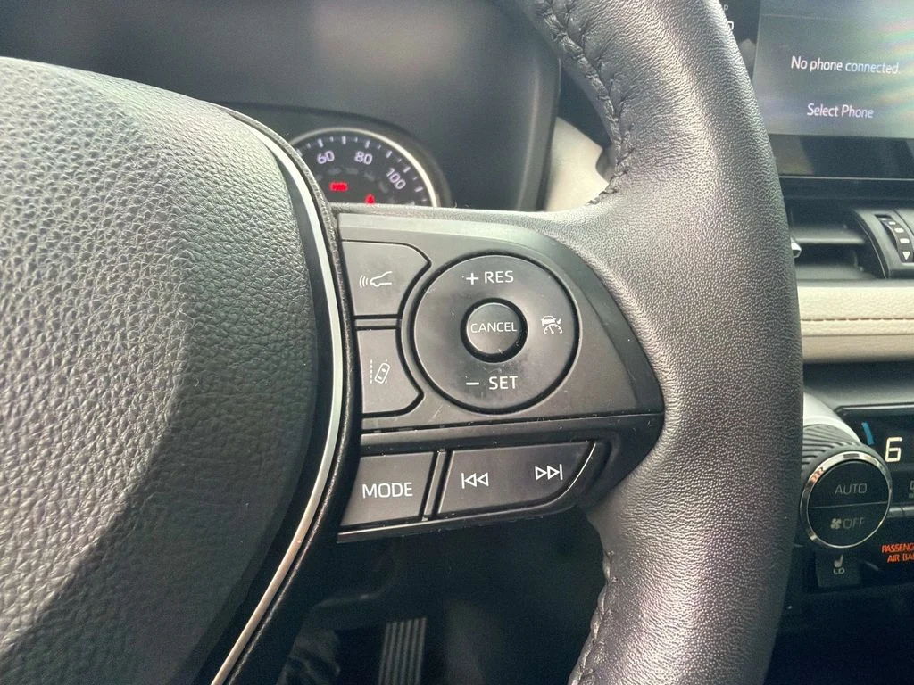 Used 2022 Silver Toyota XLE Premium image 28