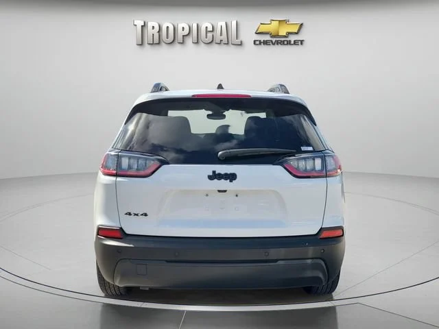 Used 2023 White Jeep Altitude Lux image 4
