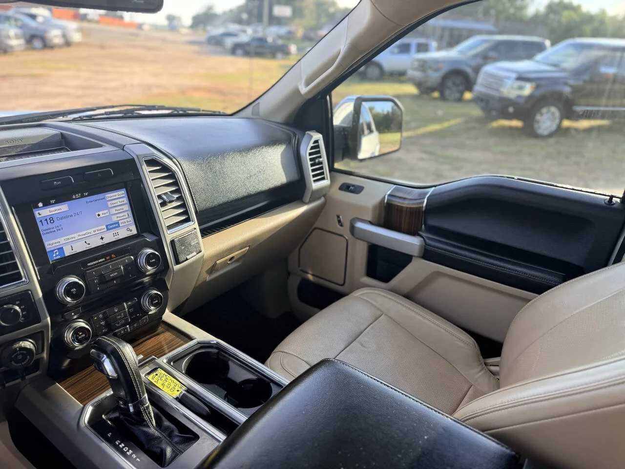 Used 2016 White Ford Lariat 4x4 4dr SuperCrew 5.5 ft. SB image 22