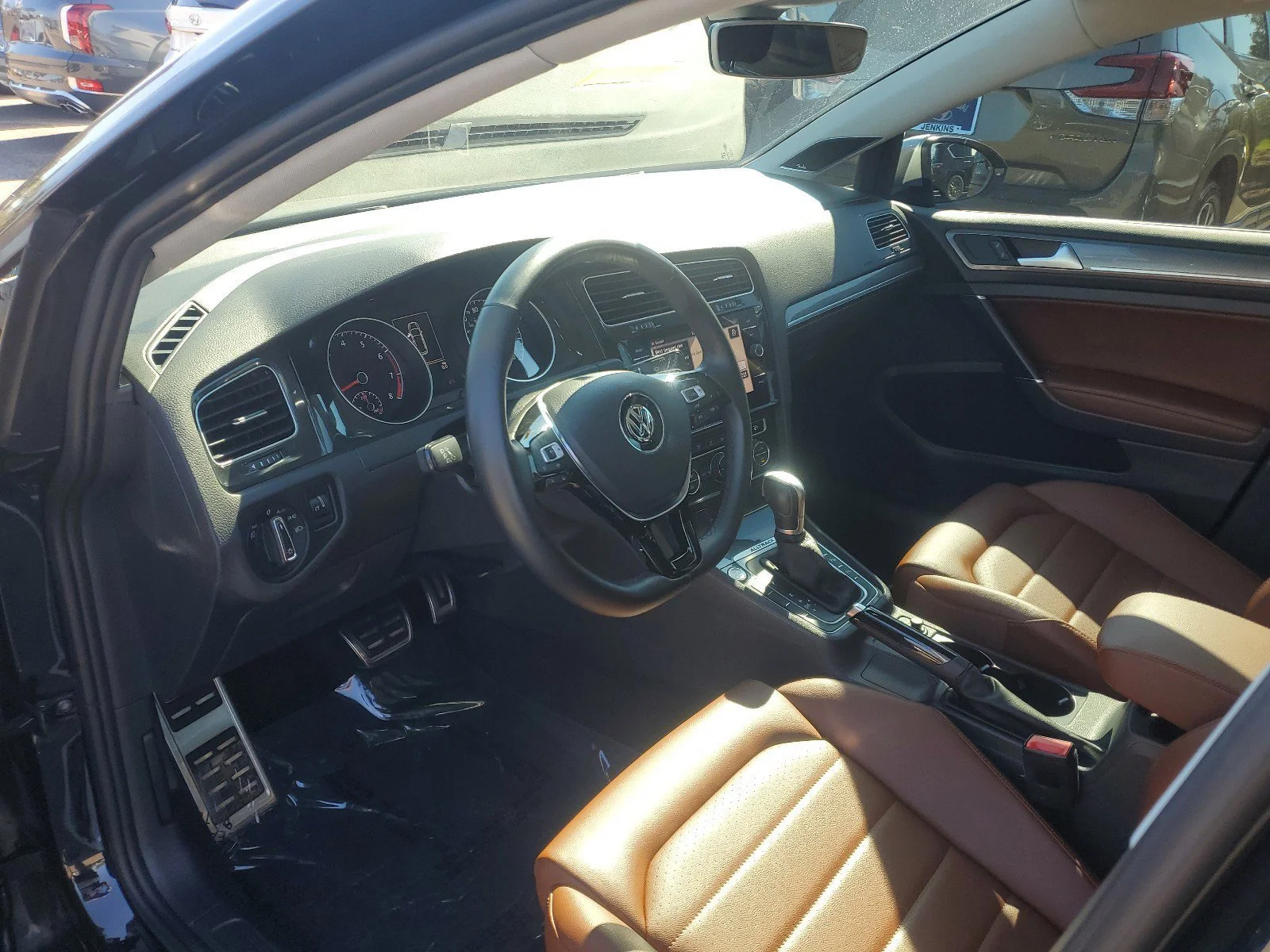 Used 2019  Volkswagen S image 10