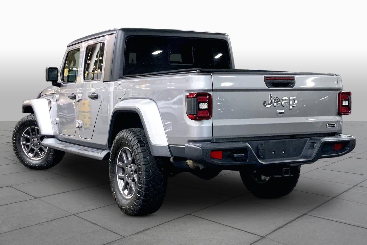 Used 2020 Billet Silver Metallic Clearcoat Jeep Overland image 12