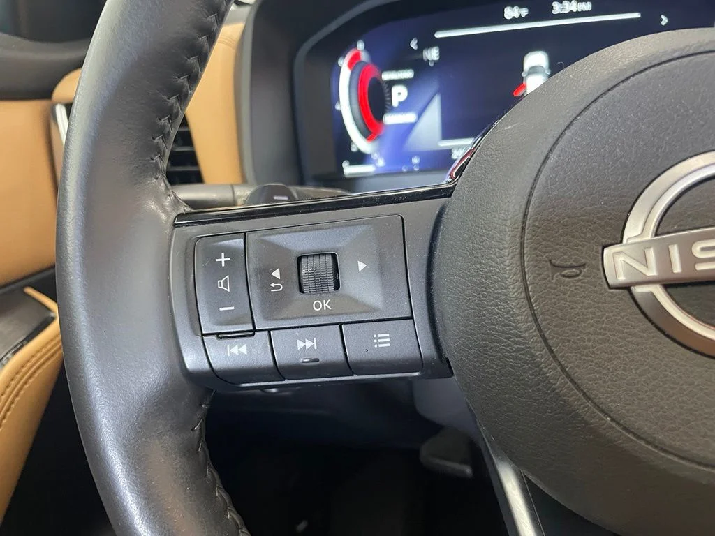Used 2023 White Nissan Platinum image 13