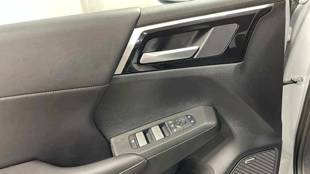 New 2026 White Diamond/Black Roof Mitsubishi TRAIL EDITION S-AWC image 21