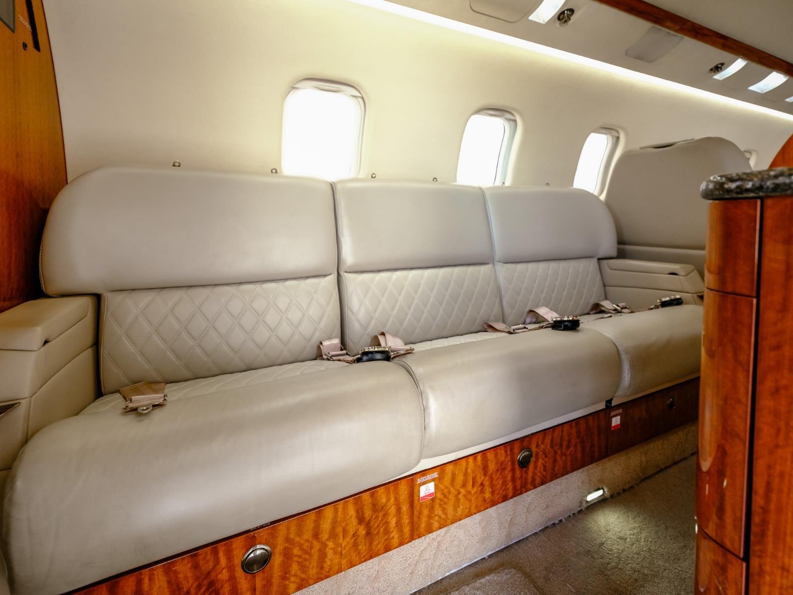 Used 2009 White LEARJET XR image 27