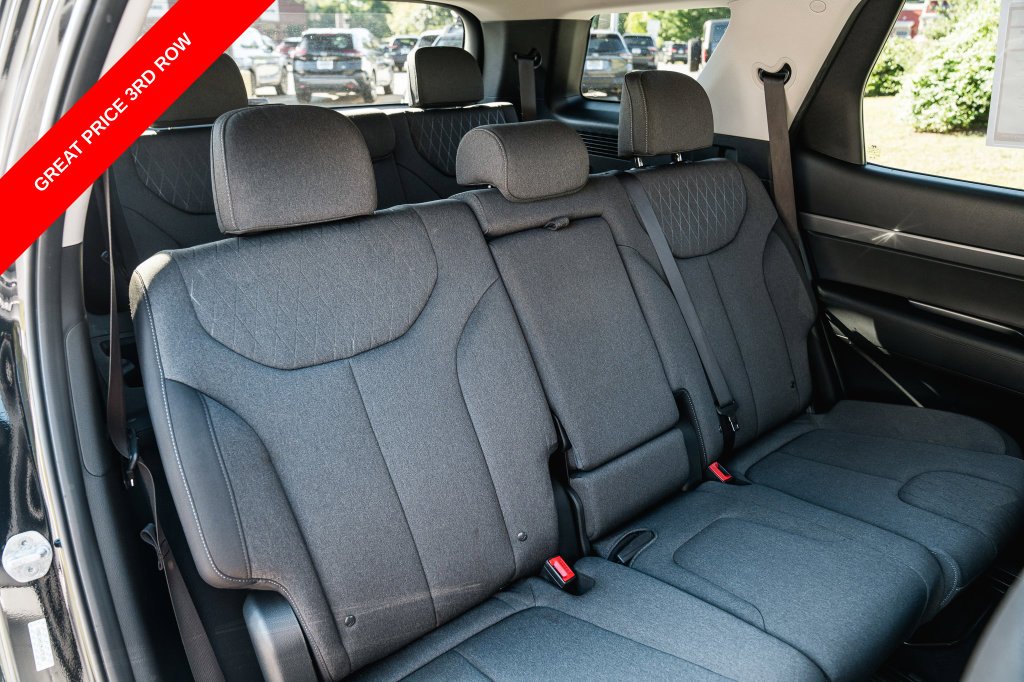 Used 2022 Abyss Black Hyundai SE image 27