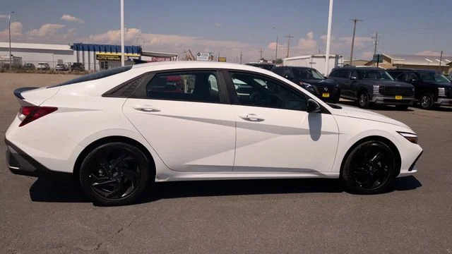 Used 2026 White Hyundai SEL Sport image 2