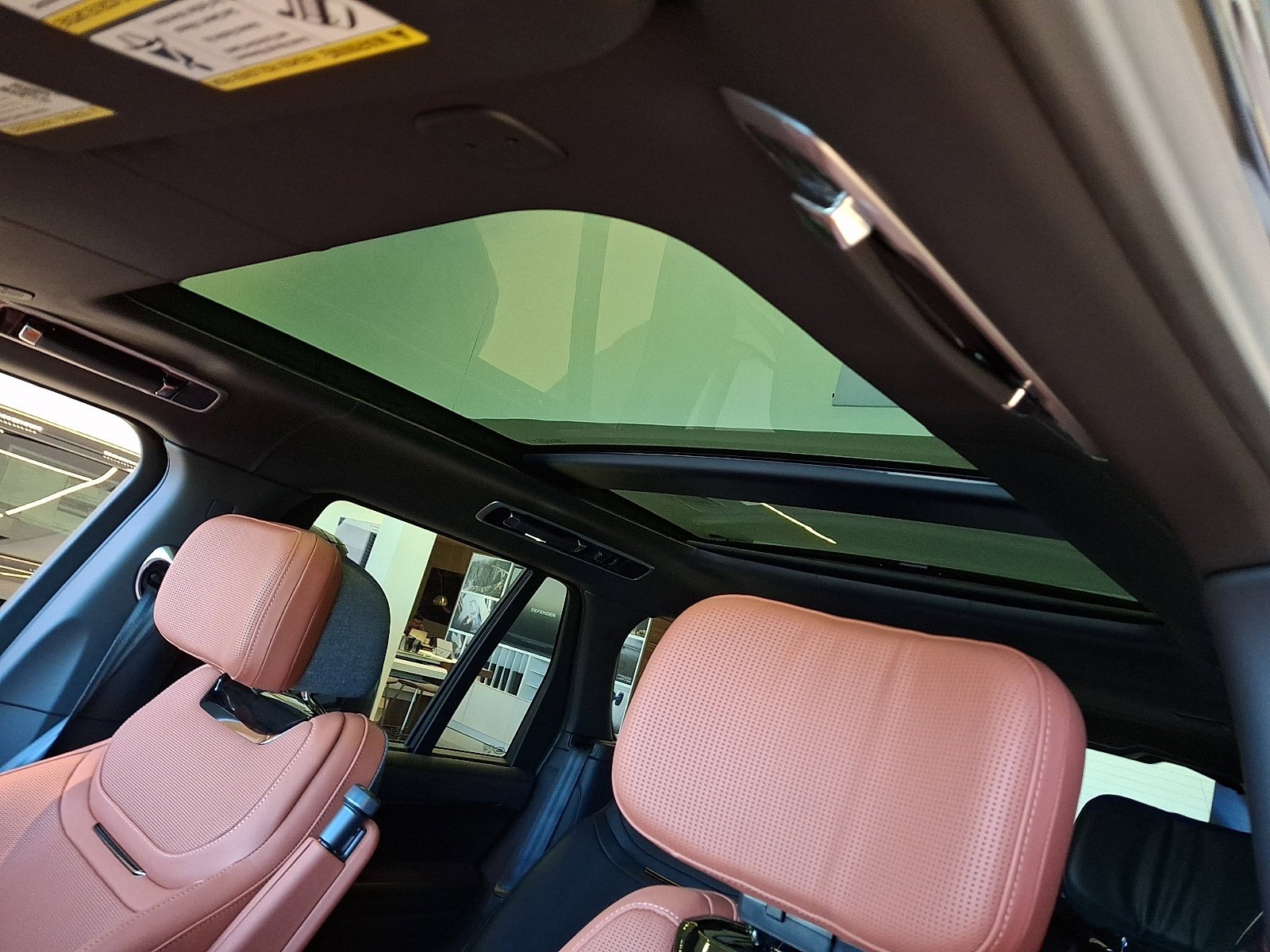 2026 Land Rover Range Rover SV - Photo 10