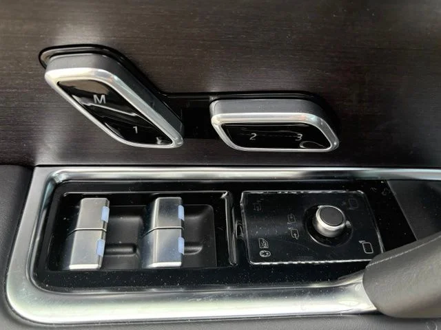 New 2026 Fuji White Land Rover SE image 13