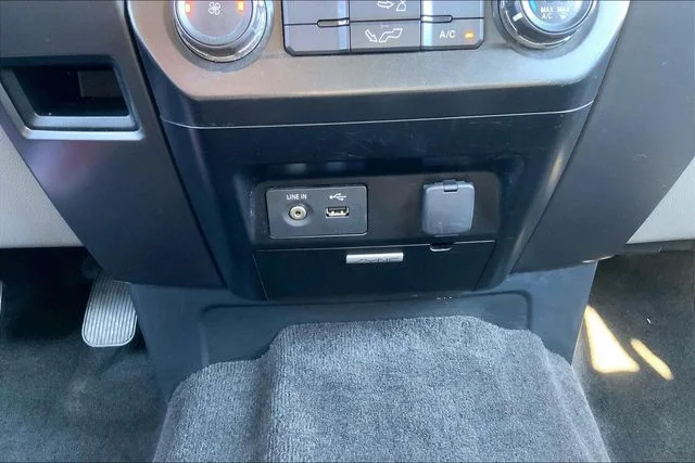 Used 2015 Oxford White Ford XLT image 32