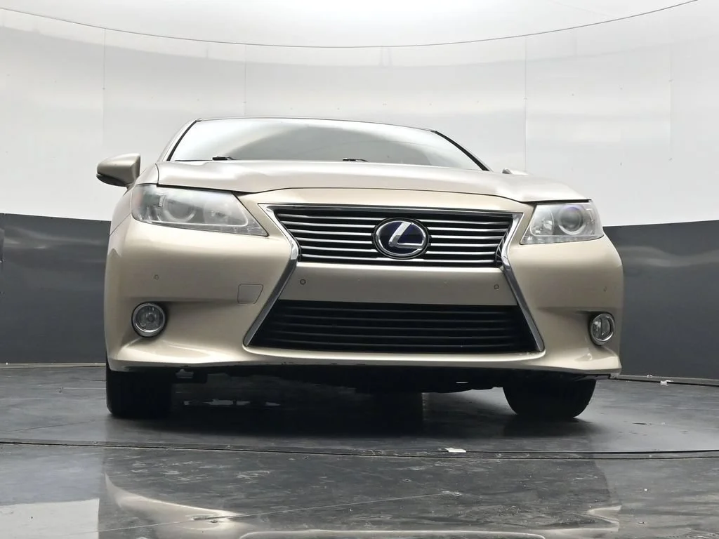 Used 2013 Beige Lexus 300h image 27