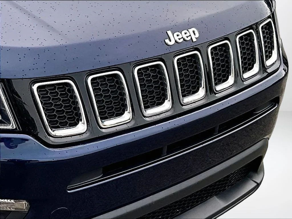 Used 2019 Blue Jeep Latitude image 29