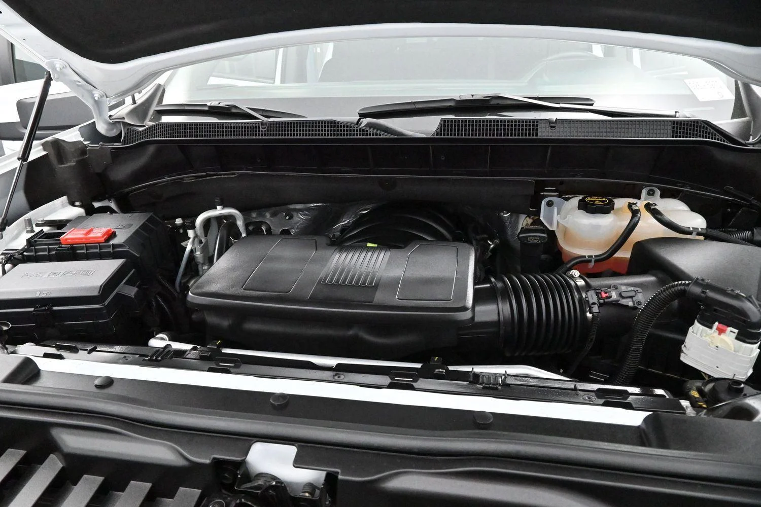Used 2025 Summit White Chevrolet LT image 33