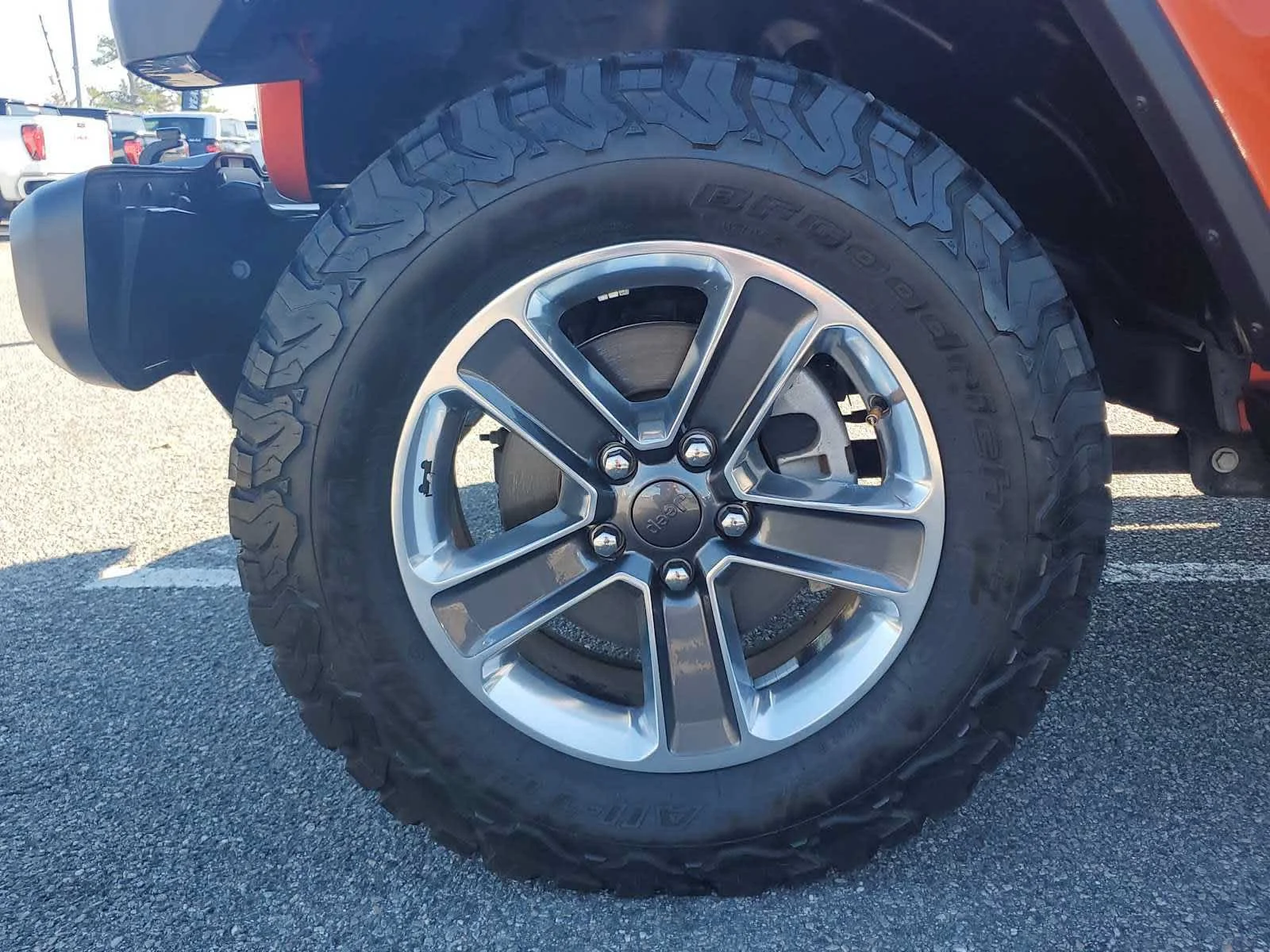 Used 2020  Jeep Sahara image 13