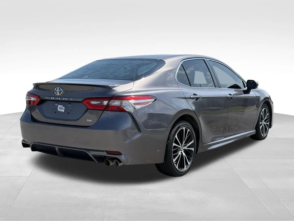 Used 2018 Gray Toyota SE image 26