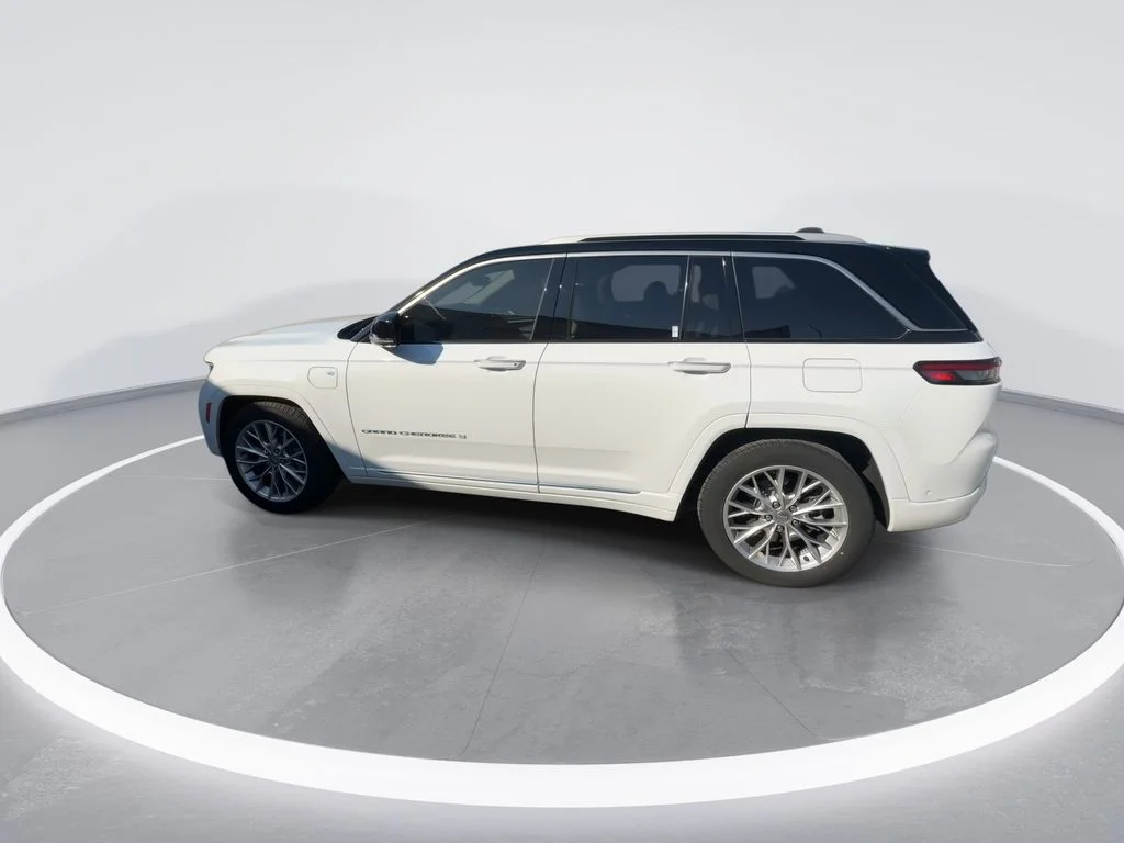 Used 2022 White Jeep Summit 4xe image 5