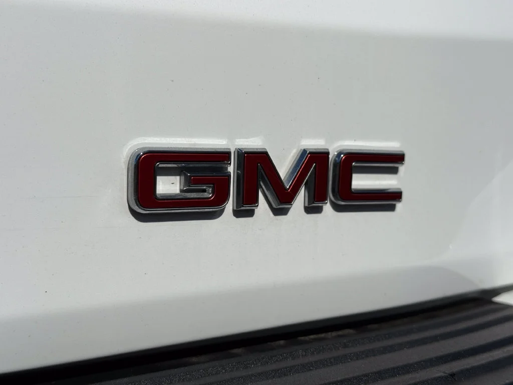 Used 2025 Summit White GMC Denali image 9