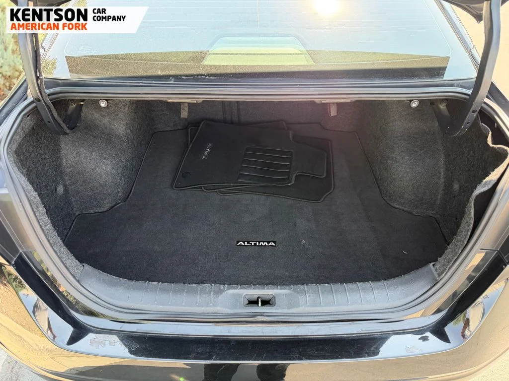Used 2019 Black Nissan 2.5 SV image 31