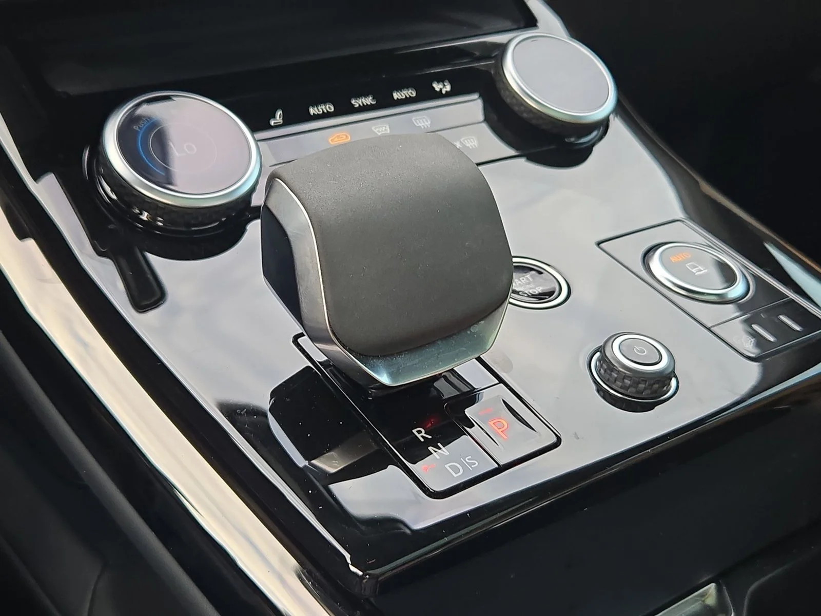 Used 2023 Fuji White Land Rover SE image 10
