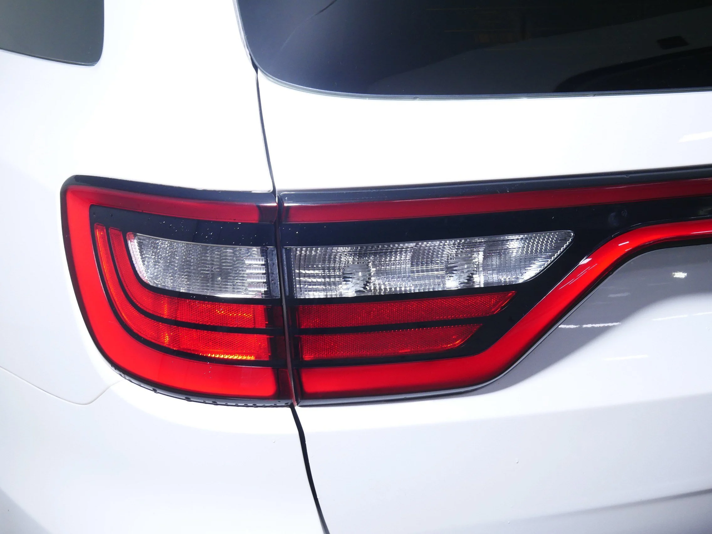 Used 2017 Vice White Tri-Coat Pearl Dodge R/T image 17