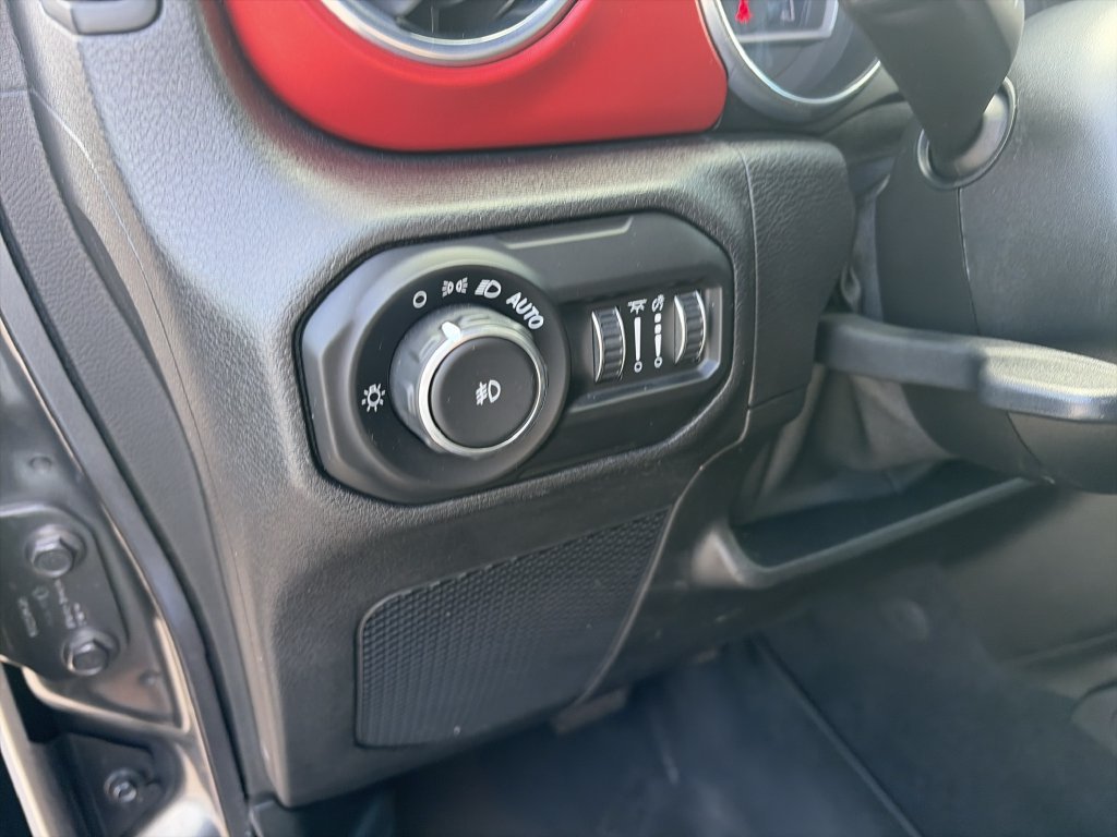 Used 2021 Granite Crystal Clearcoat Metallic Jeep Unlimited Rubicon image 19