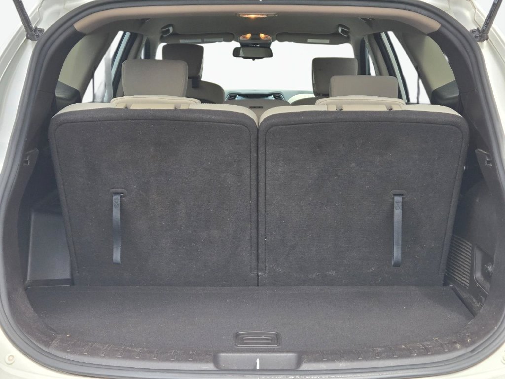 Used 2017 White Hyundai SE image 8