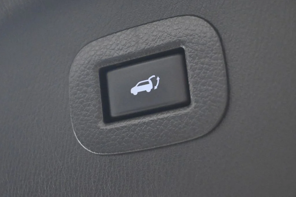 Certified Used 2023 White INFINITI LUXE image 42
