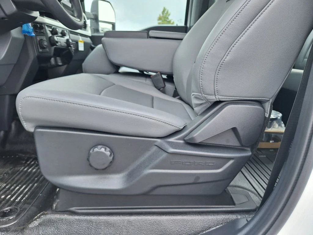 New 2026 Oxford White Ford F-250® XL image 24