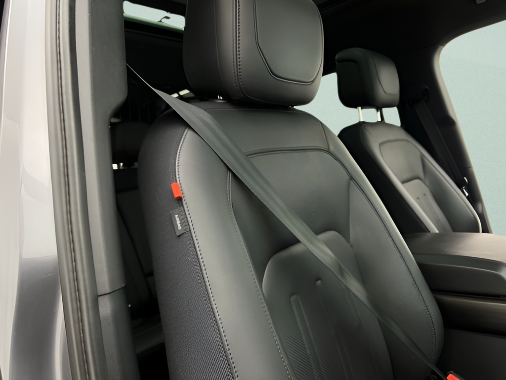 Used 2021  Land Rover X image 14