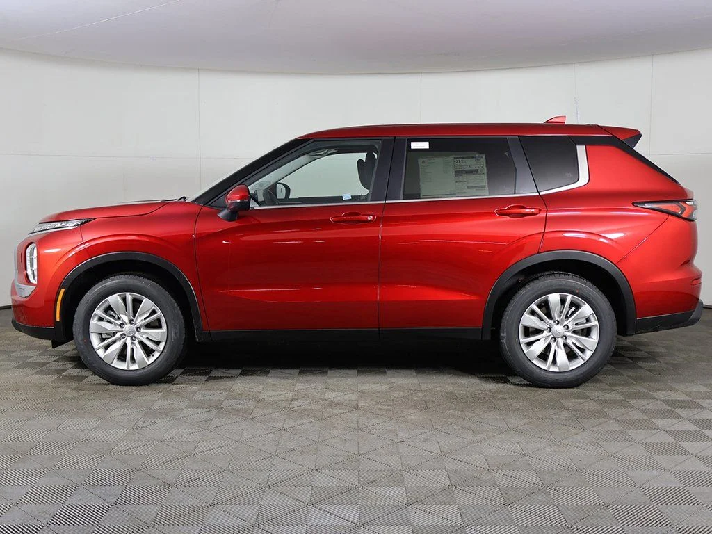New 2026 Red Mitsubishi ES image 17