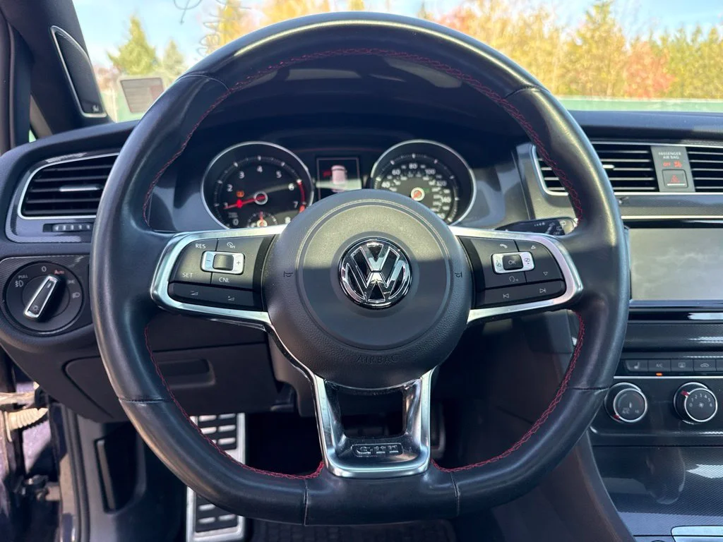 Used 2015 Night Blue Metallic Volkswagen 2.0T SE image 10