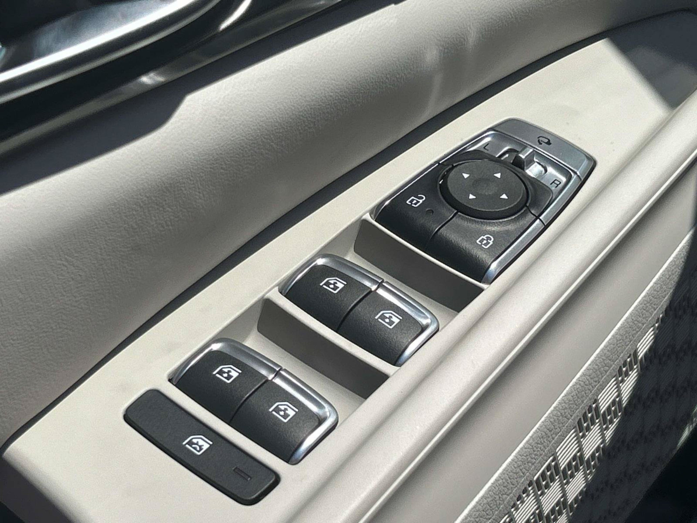 New 2027 Snow White Pearl Kia SX image 21