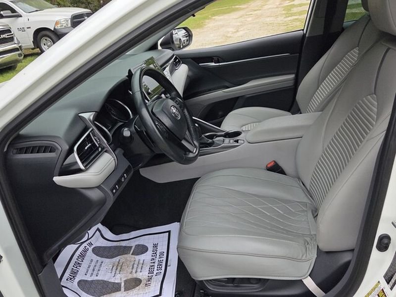 Used 2023 Ice Toyota SE image 6