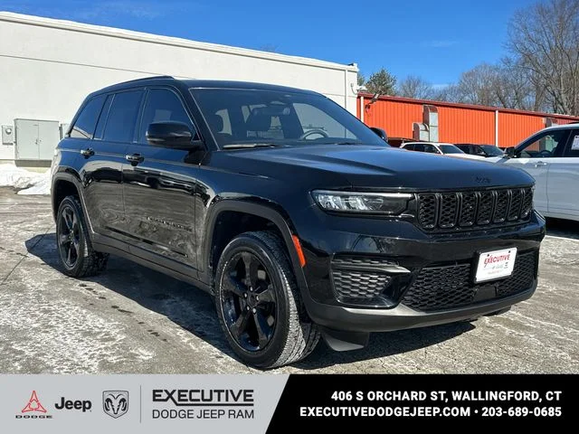 Used 2023 Black Jeep Altitude X image 5