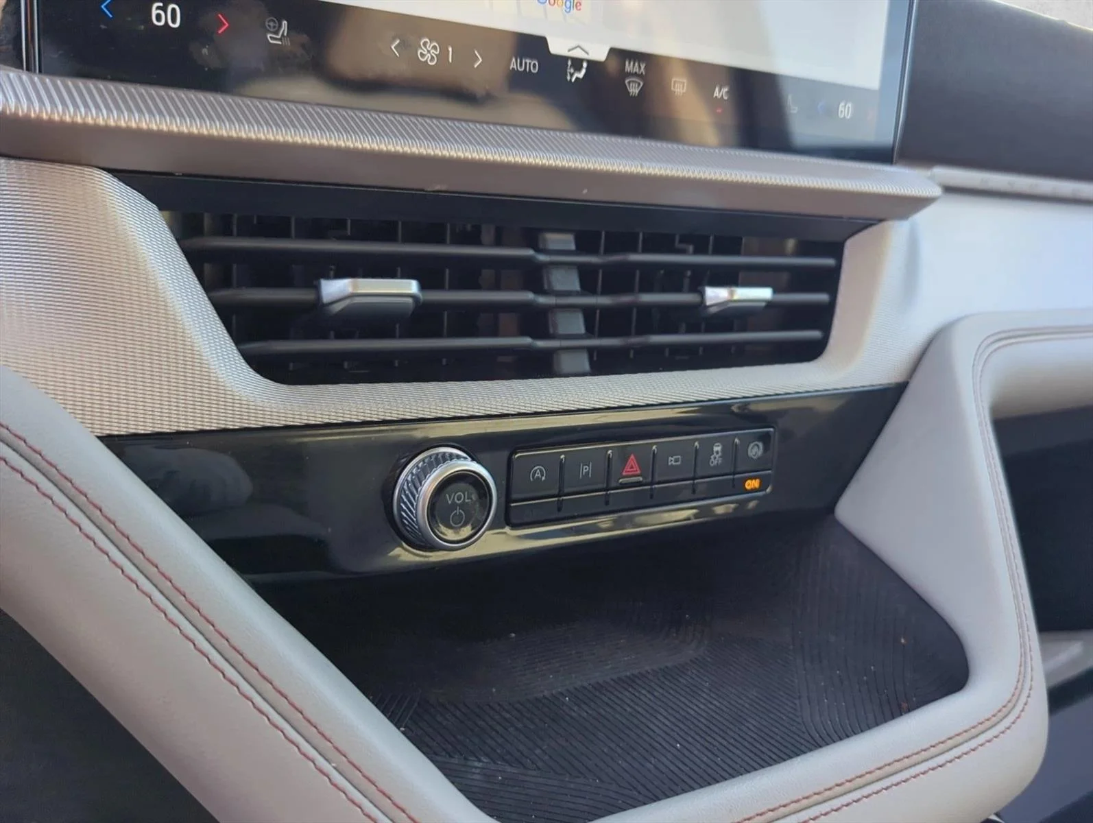 Used 2025 Agate Black Metallic Ford Active image 22