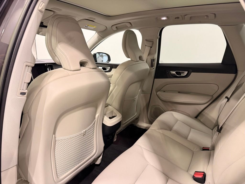 Used 2023 Gray Volvo  image 20