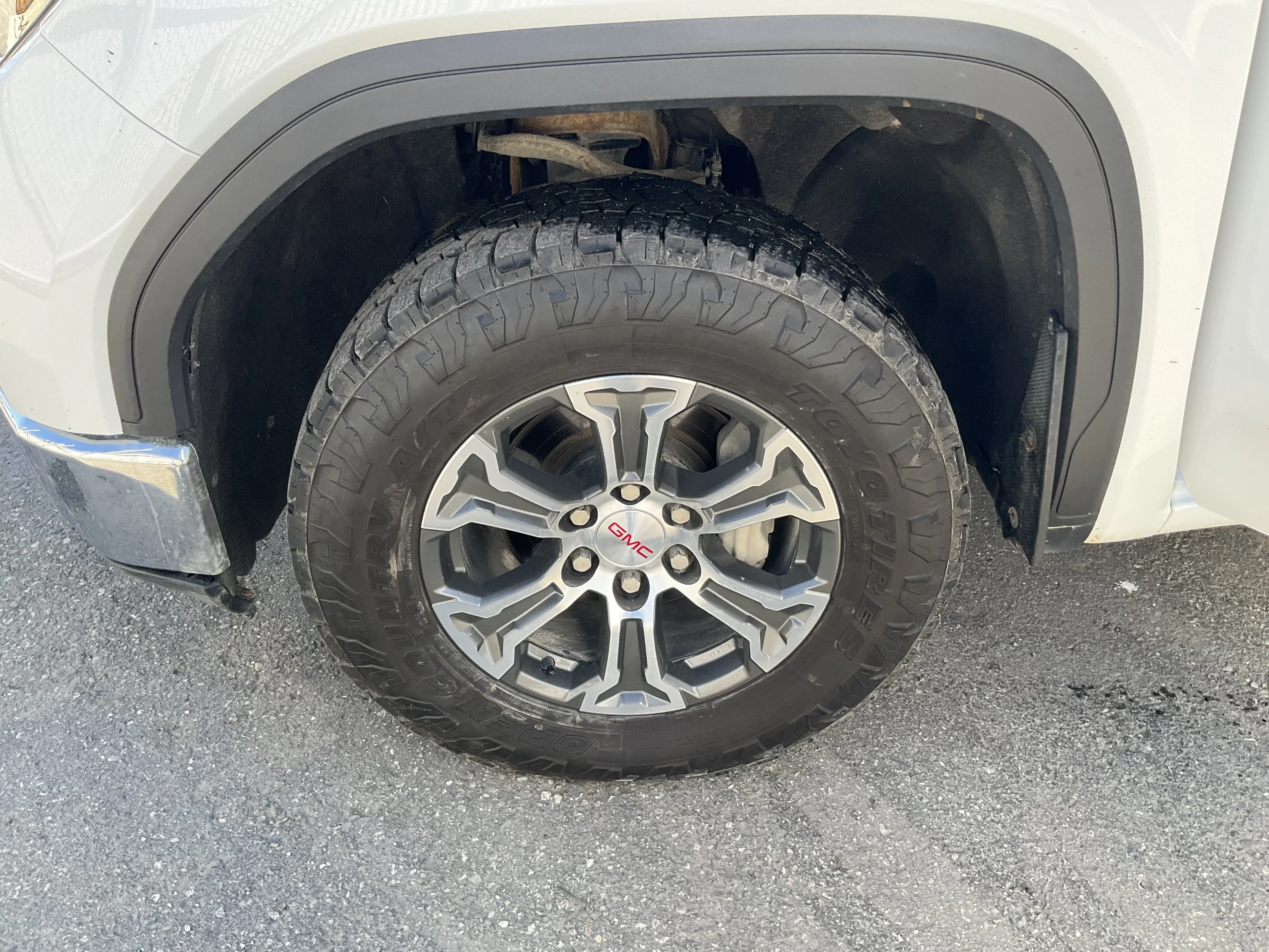 Used 2021 Summit White GMC  image 6