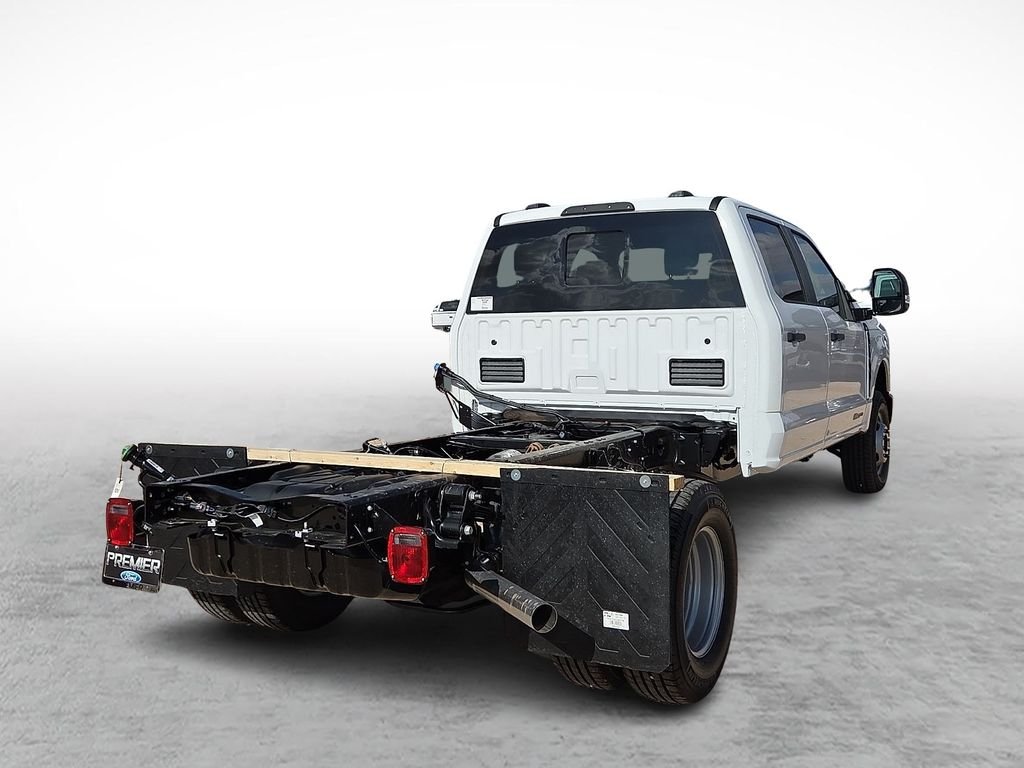 New 2026 Oxford White Ford F-350® XL image 10