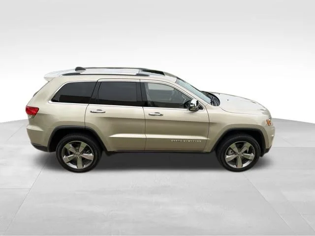 Used 2015 Beige Jeep Limited image 2
