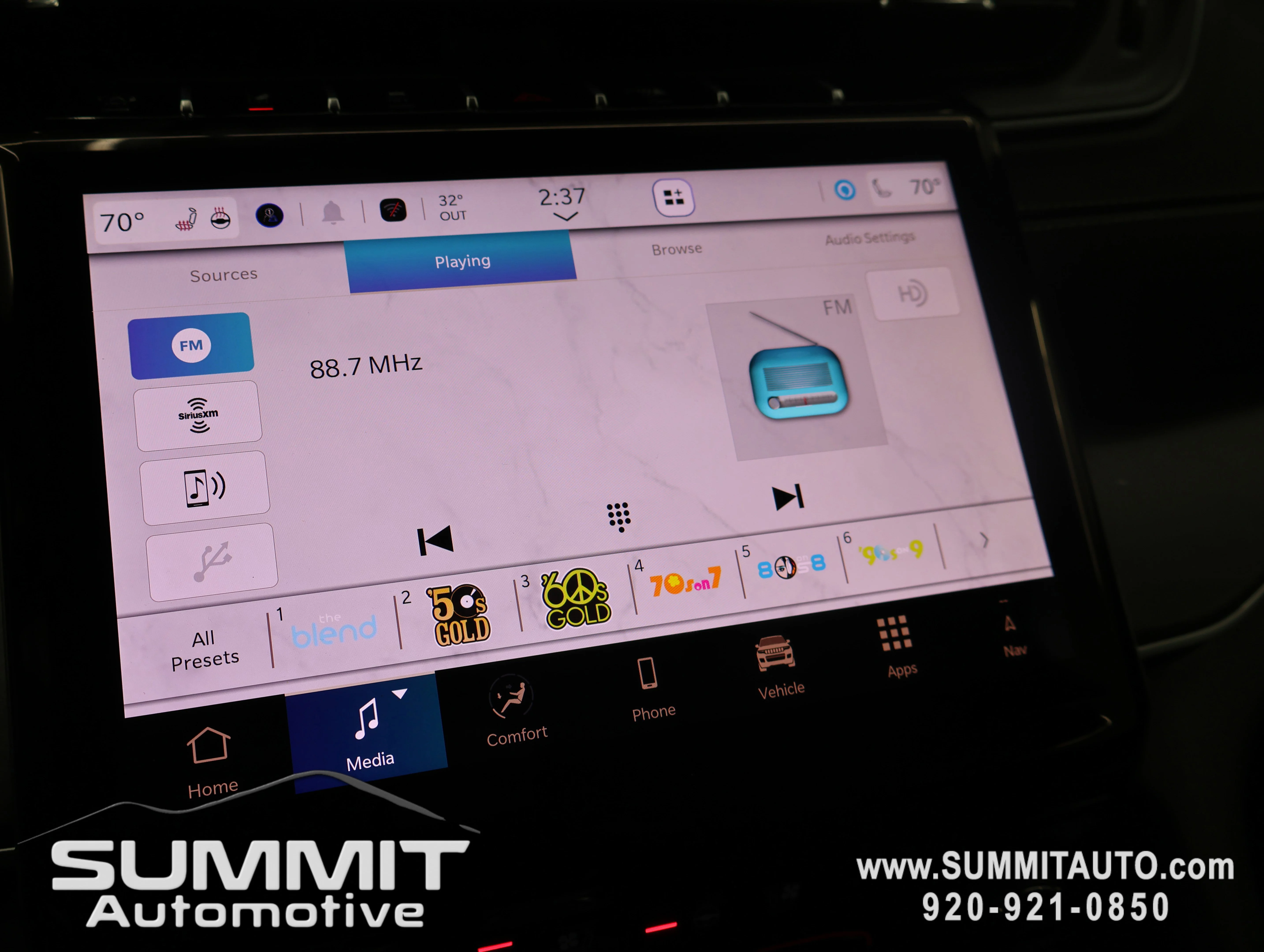 New 2025 Diamond Black Crystal Pearl-Coat Exterior Paint Jeep Limited image 10