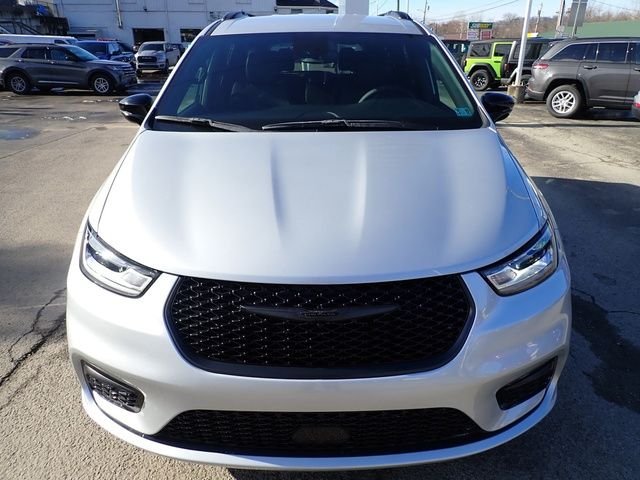 New 2026 Silver Mist Clear-Coat Exterior Paint Chrysler Select image 10