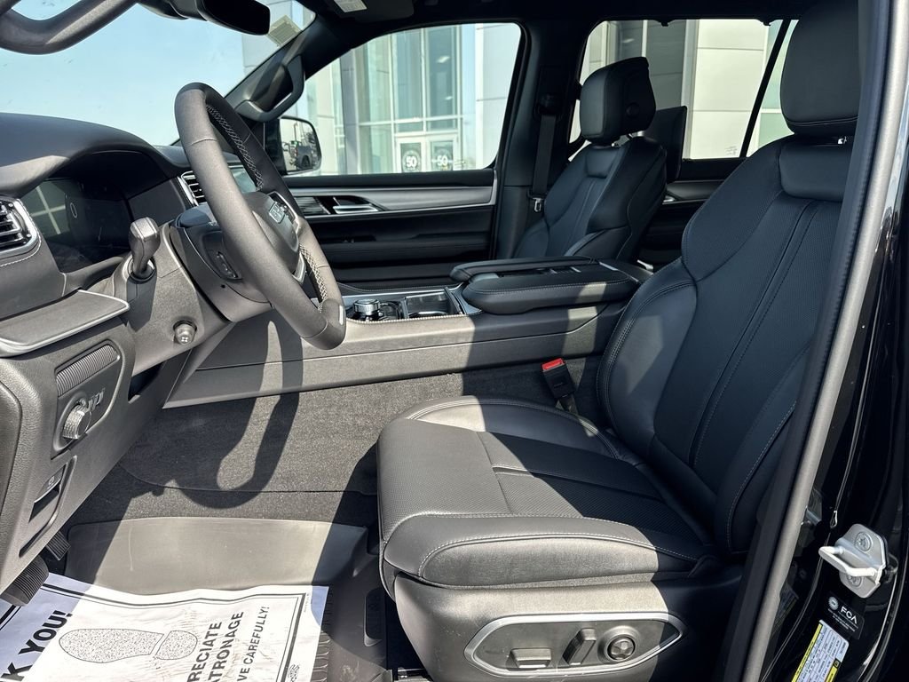 New 2026 High Gloss Black Exterior Paint Jeep Limited Reserve image 11