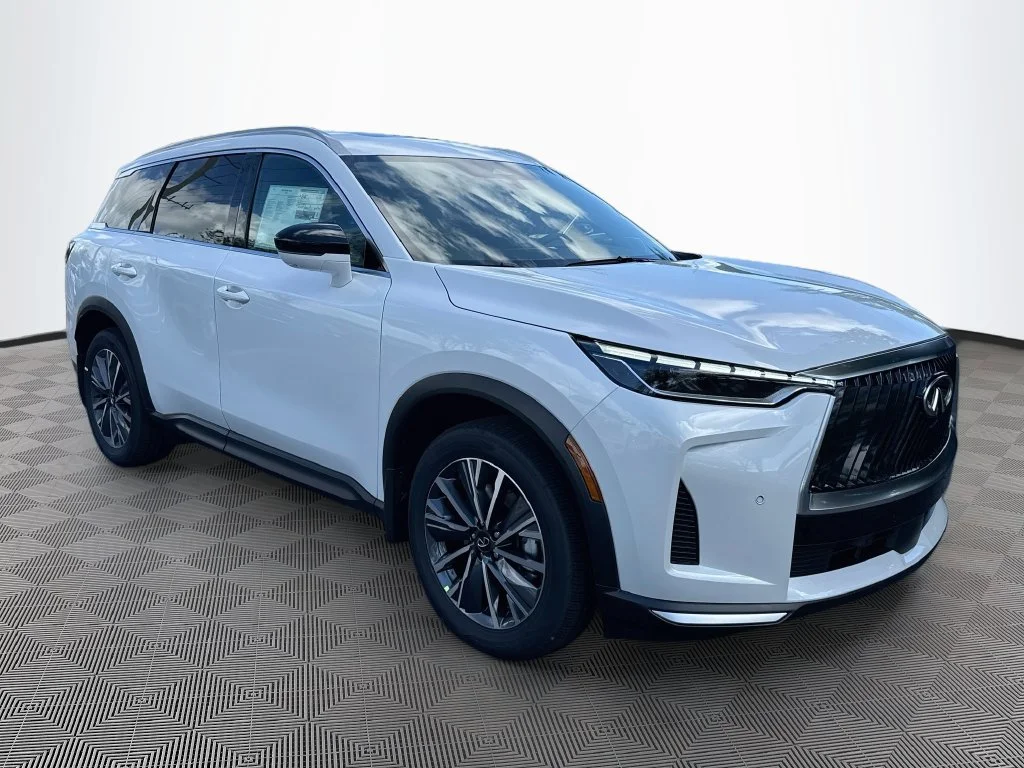 New 2027 White INFINITI LUXE image 3