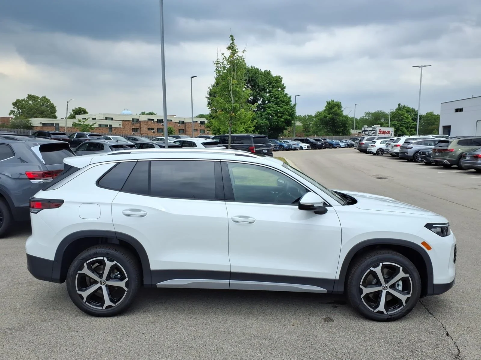 New 2026 Pure White Volkswagen 2.0T SE image 8