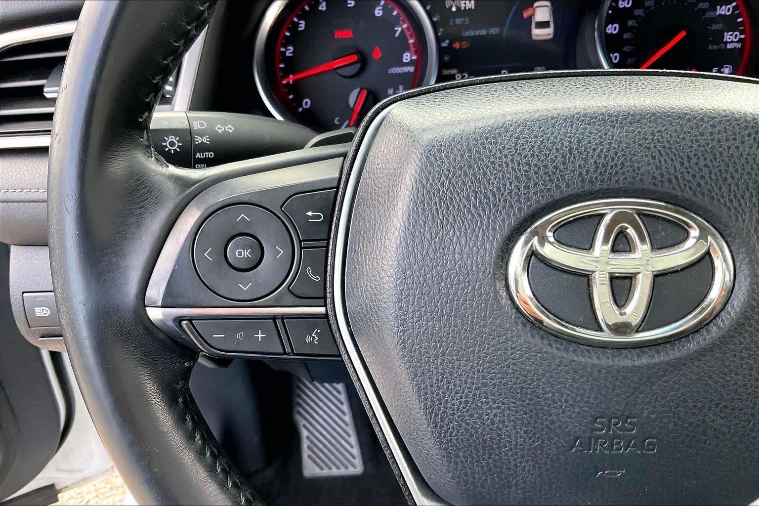 Used 2018 Wind Chill Pearl Toyota XSE V6 image 21