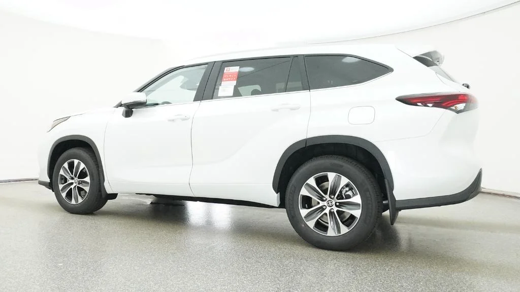 New 2026 Wind Chill Pearl Toyota XLE image 15