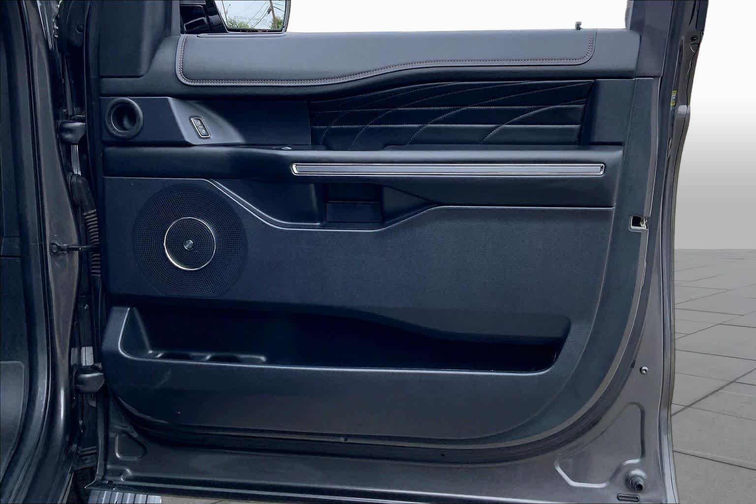 Used 2019 Magnetic Metallic Ford Platinum image 23
