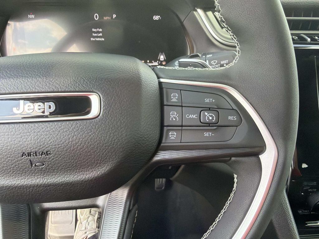 New 2026 Diamond Black Crystal Pearlcoat Jeep Laredo image 26