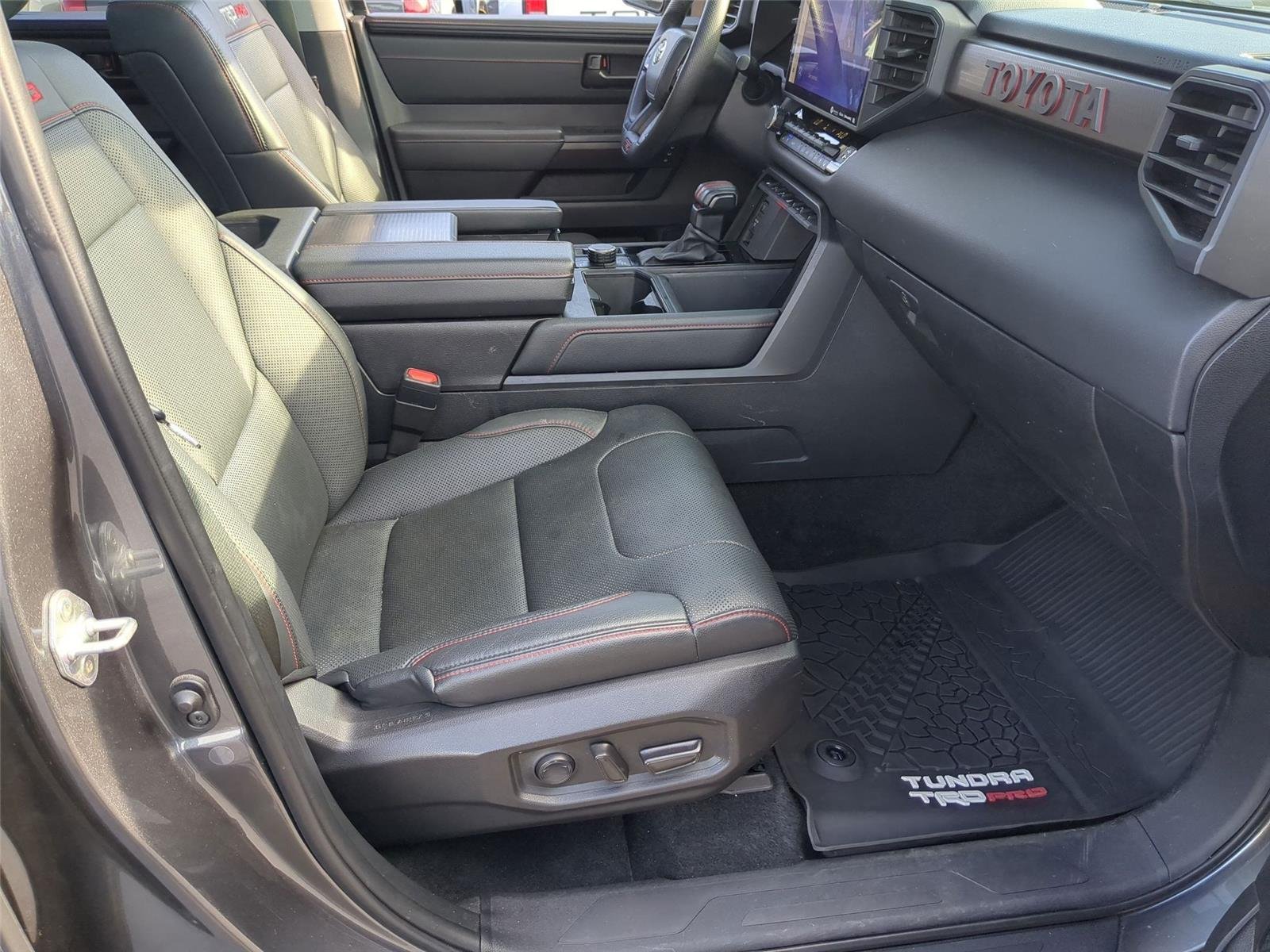 Used 2023  TOYOTA  image 40