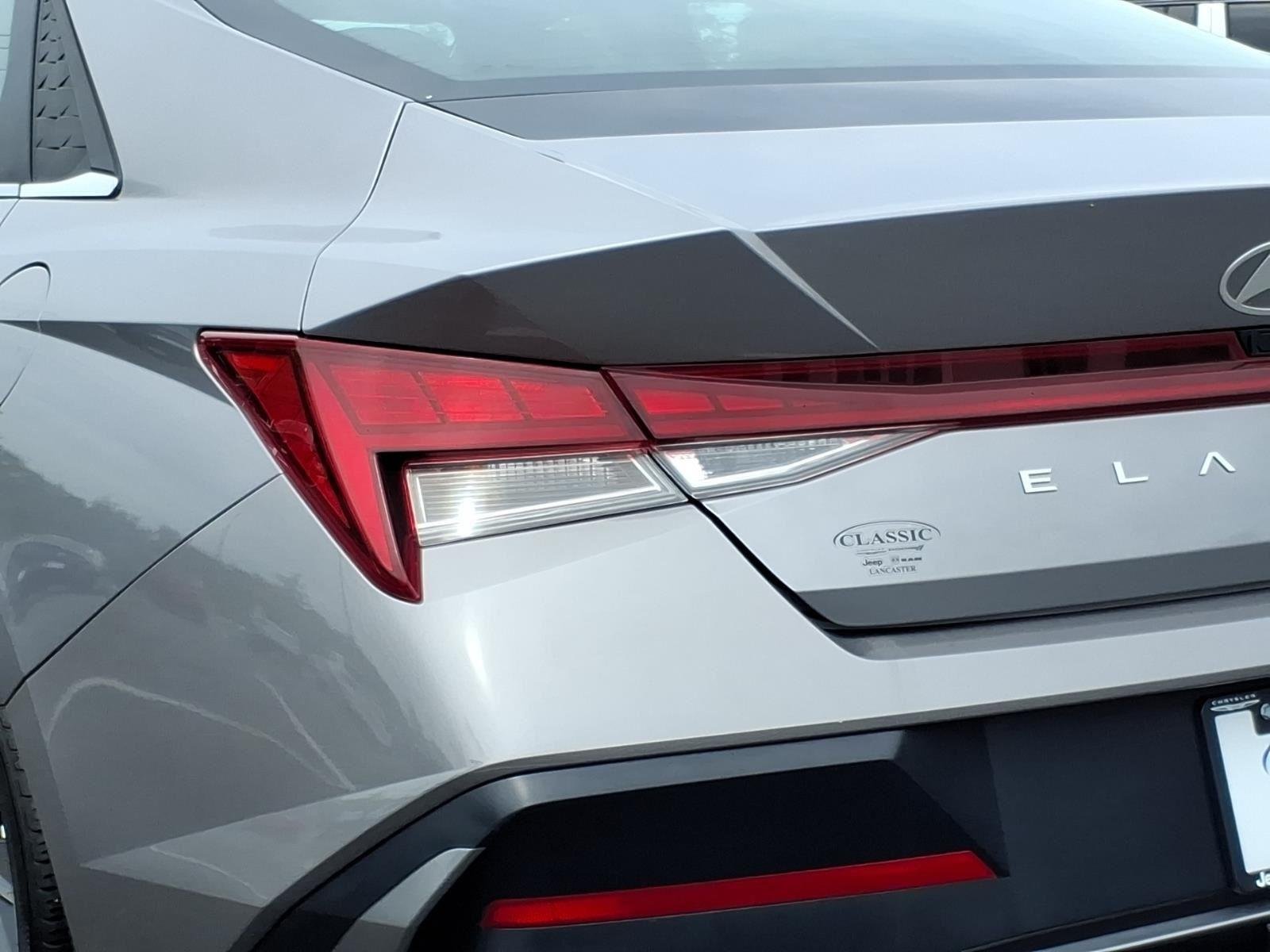 Used 2025 Fluid Metal Hyundai Limited image 18