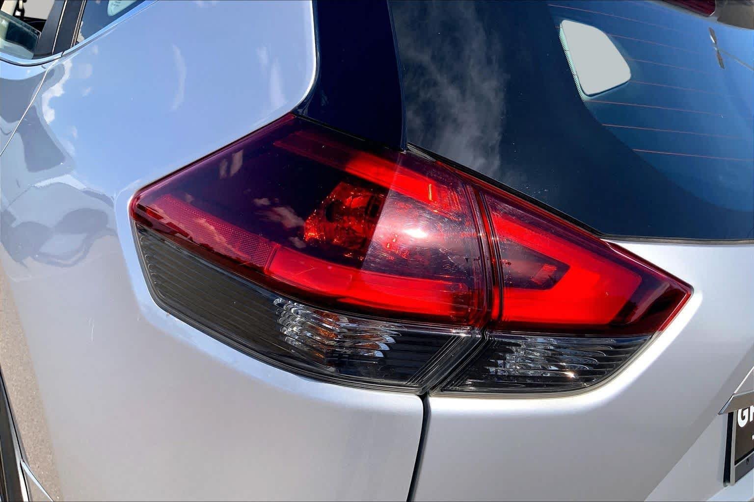 Used 2019 Brilliant Silver Metallic Nissan S image 31